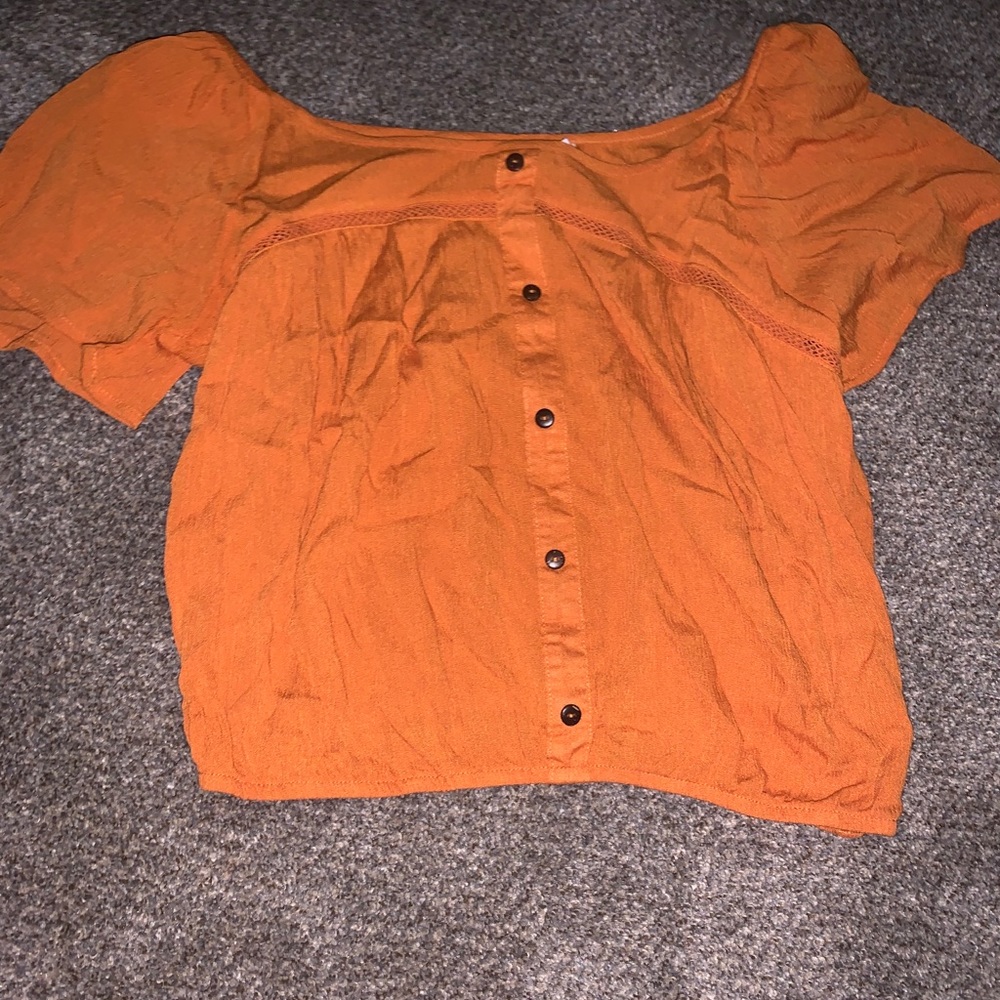 A orange blouse - Picture 3 of 4